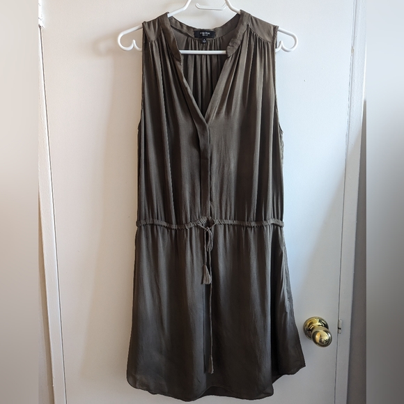 Aritzia Dresses & Skirts - Aritzia Babaton 100% Silk Benedict Dress M